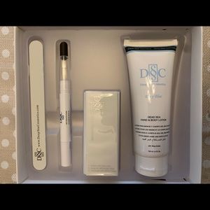 Deep sea cosmetics nail kit